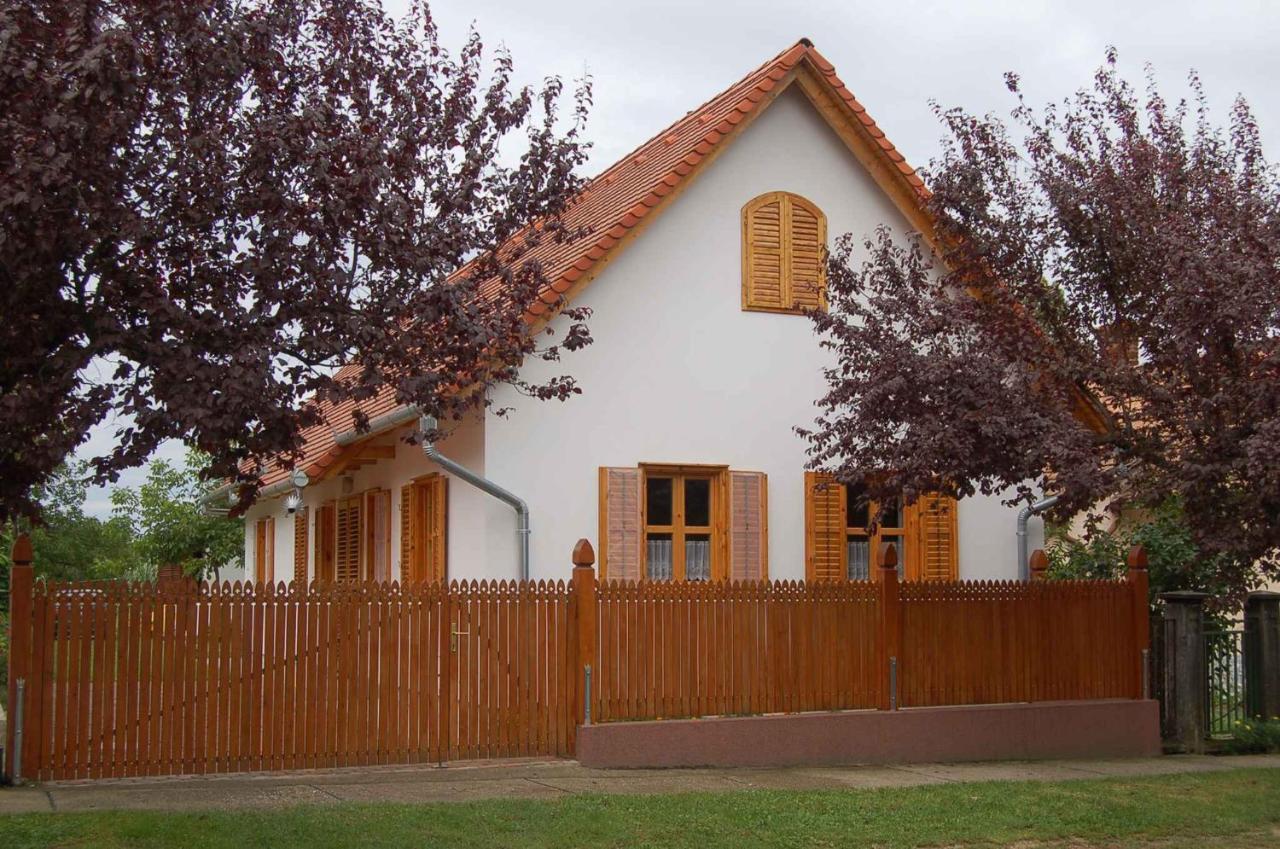 Apartment Balatonbereny 8 ภายนอก รูปภาพ
